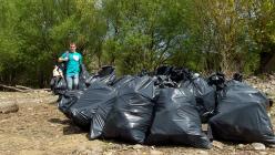 Dobrovolníci naplnili několik stovek pytlů odpadky